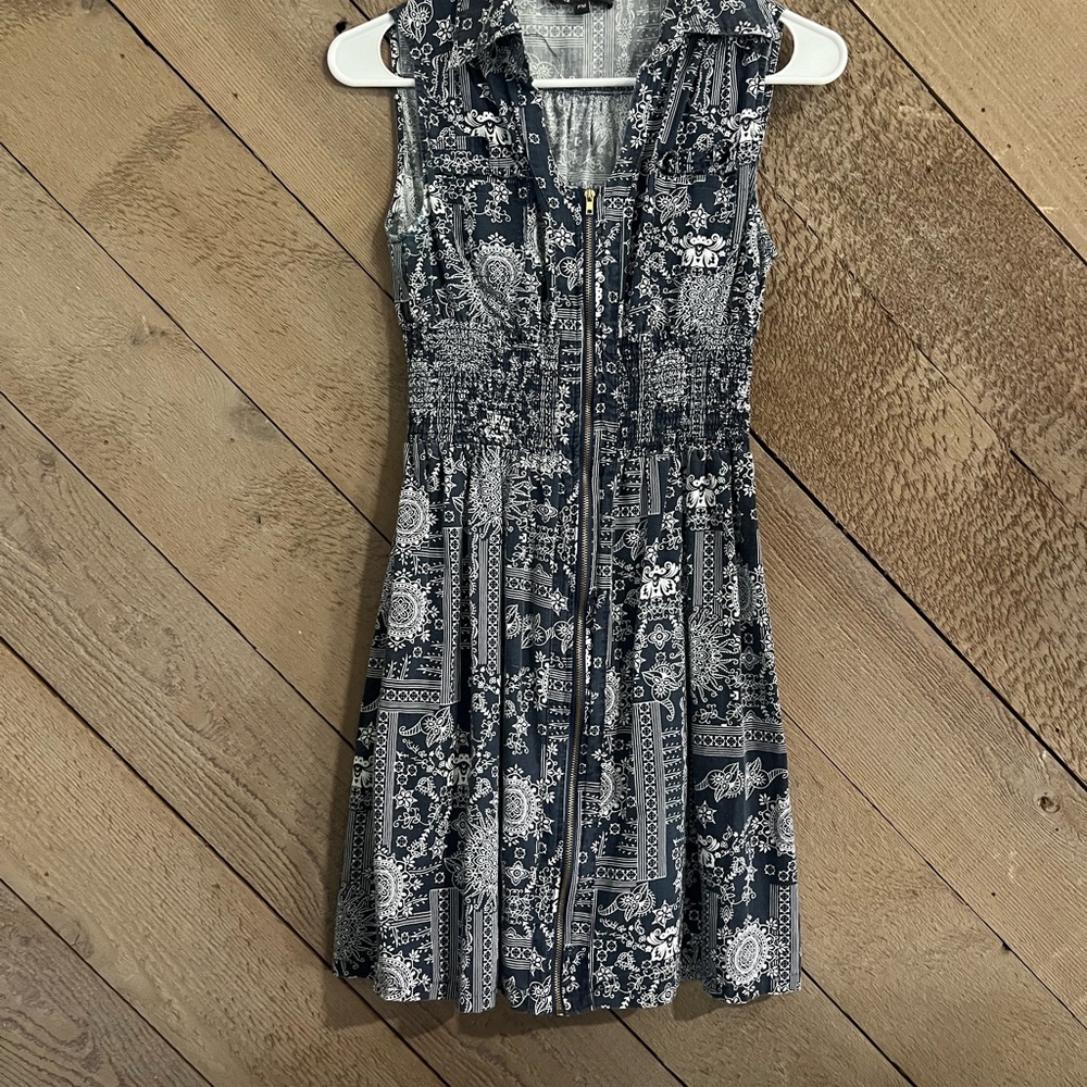 Sleeveless Black & White Bandana-Print Mini Dress with Front Zip